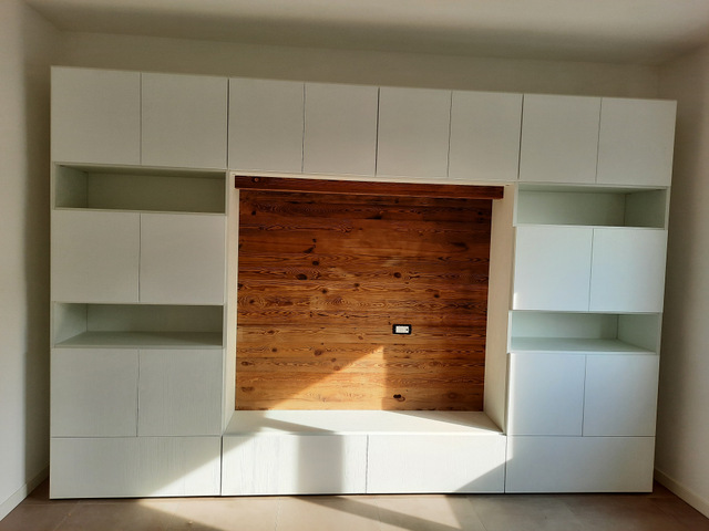 Mobile da salotto in laminato con schienale vano porta-tv in legno antico