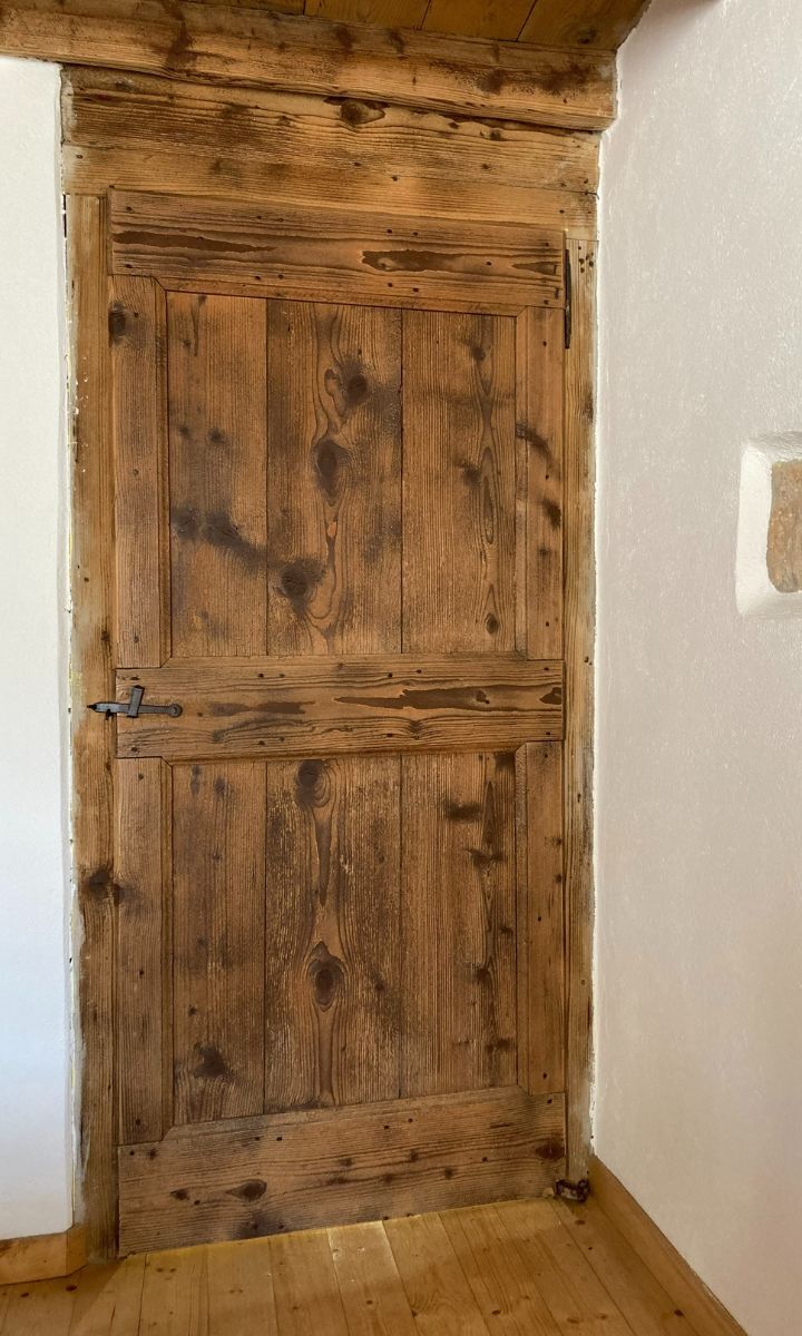 porta in legno di recupero tarlato